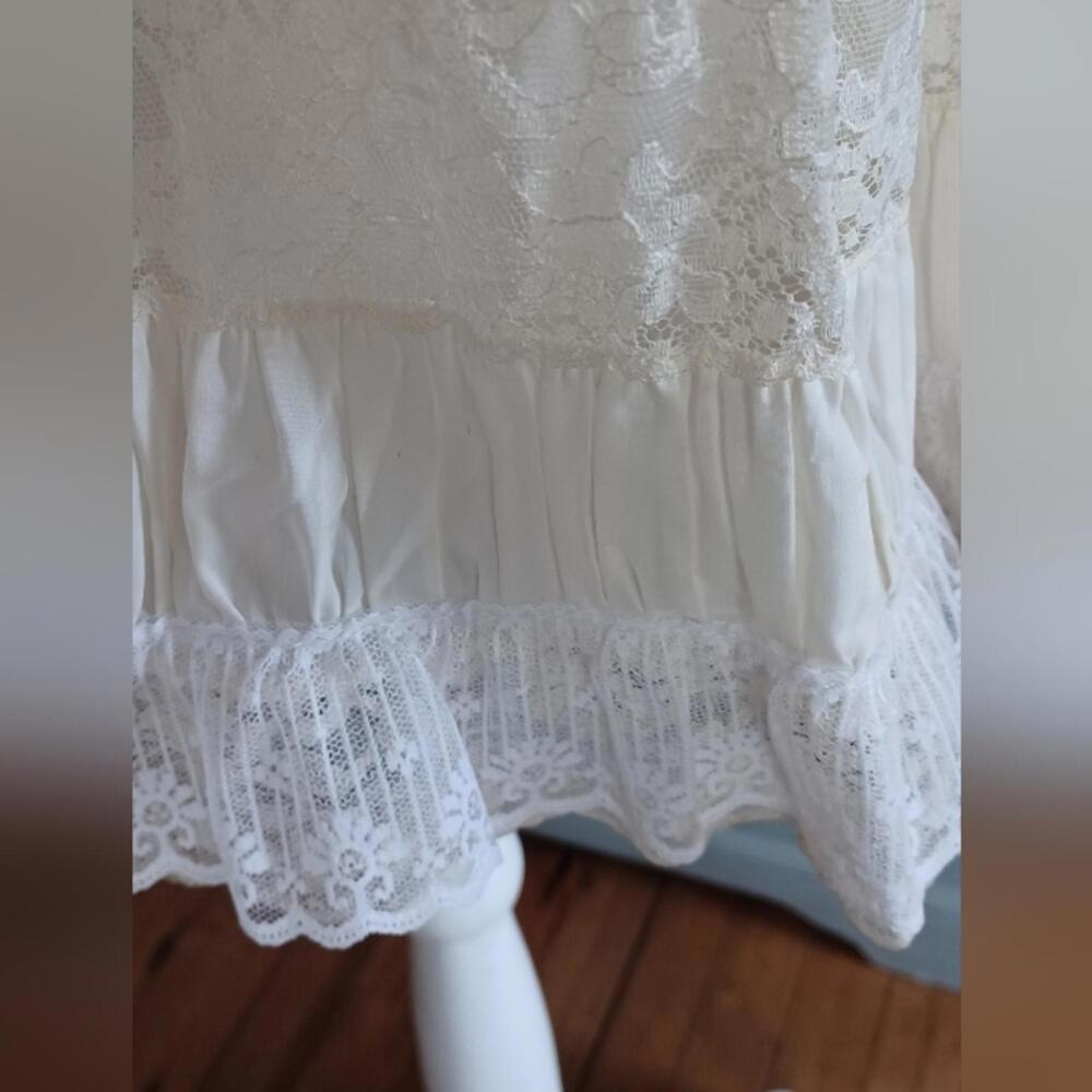Vintage off white lace short skirt or petticoat - Picture 3 of 7